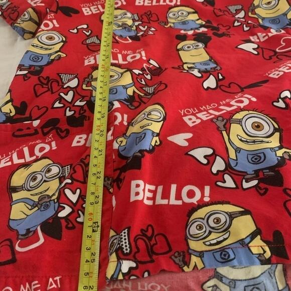 Red Despicable Me Medium Scrub Top with pockets - Picture 6 of 8